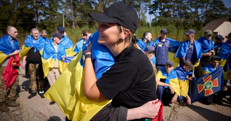 Велика частина звільнених сьогодні військових перебувала в полоні з самого початку вторгнення, - зазначив Лубінець.