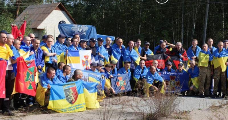 Обмін військовополоненими: емоційні миті 