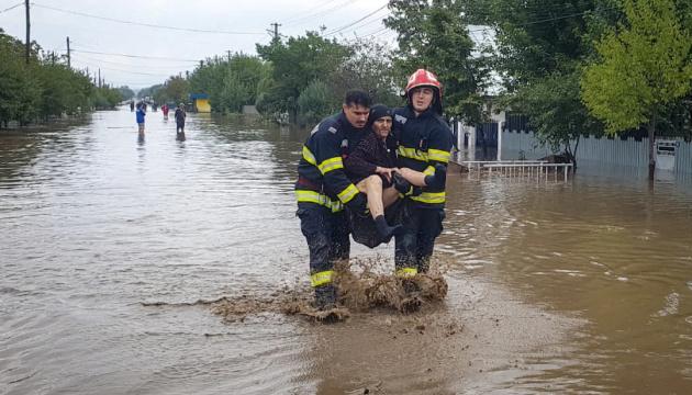 Внаслідок потужних злив у Румунії загинуло п'ять осіб.