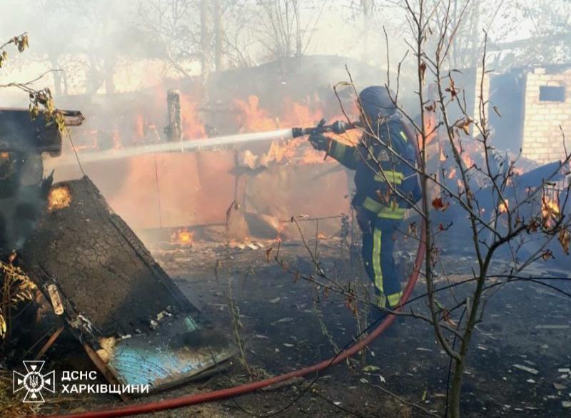 Ворожі обстріли знову вразили прифронтові населені пункти Харківської області, що призвело до виникнення пожеж - основні новини України.